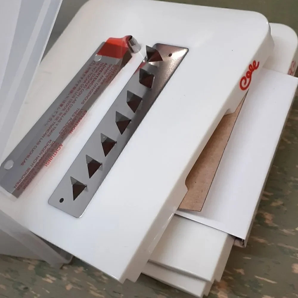 Paterno 7 blade, 8 cut‎ spiraling pro and hand held grater/slicer